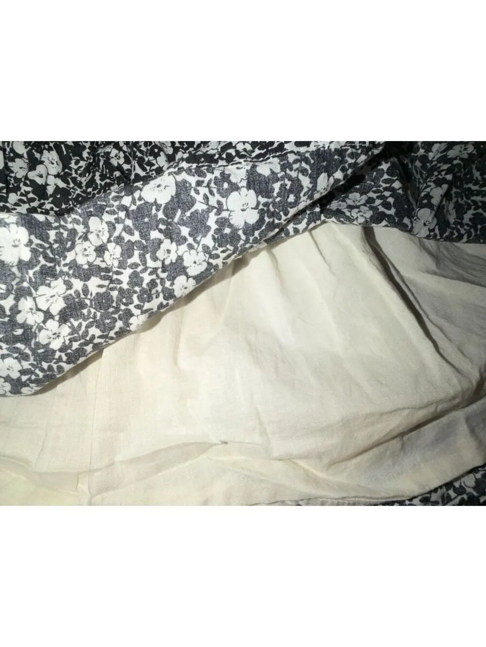 Gap Kids Girls Size Small 6/7 Gray and White Floral Skort
